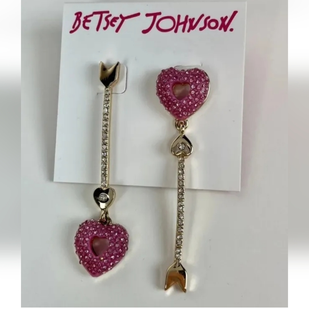 💜 BETSEY JOHNSON Heart &  Arrow Earrings Dangle New with Tags
